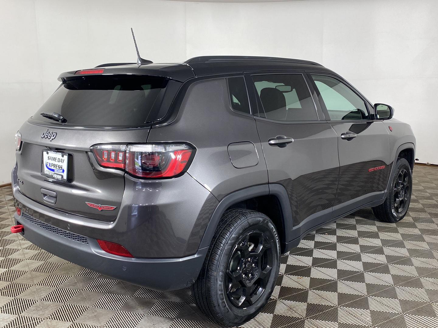 Certified Used 2023 Granite Crystal Metallic Clearcoat Jeep Trailhawk image 4