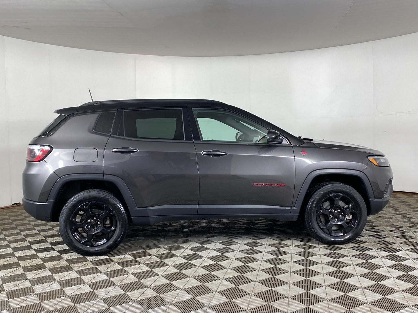 Certified Used 2023 Granite Crystal Metallic Clearcoat Jeep Trailhawk image 6