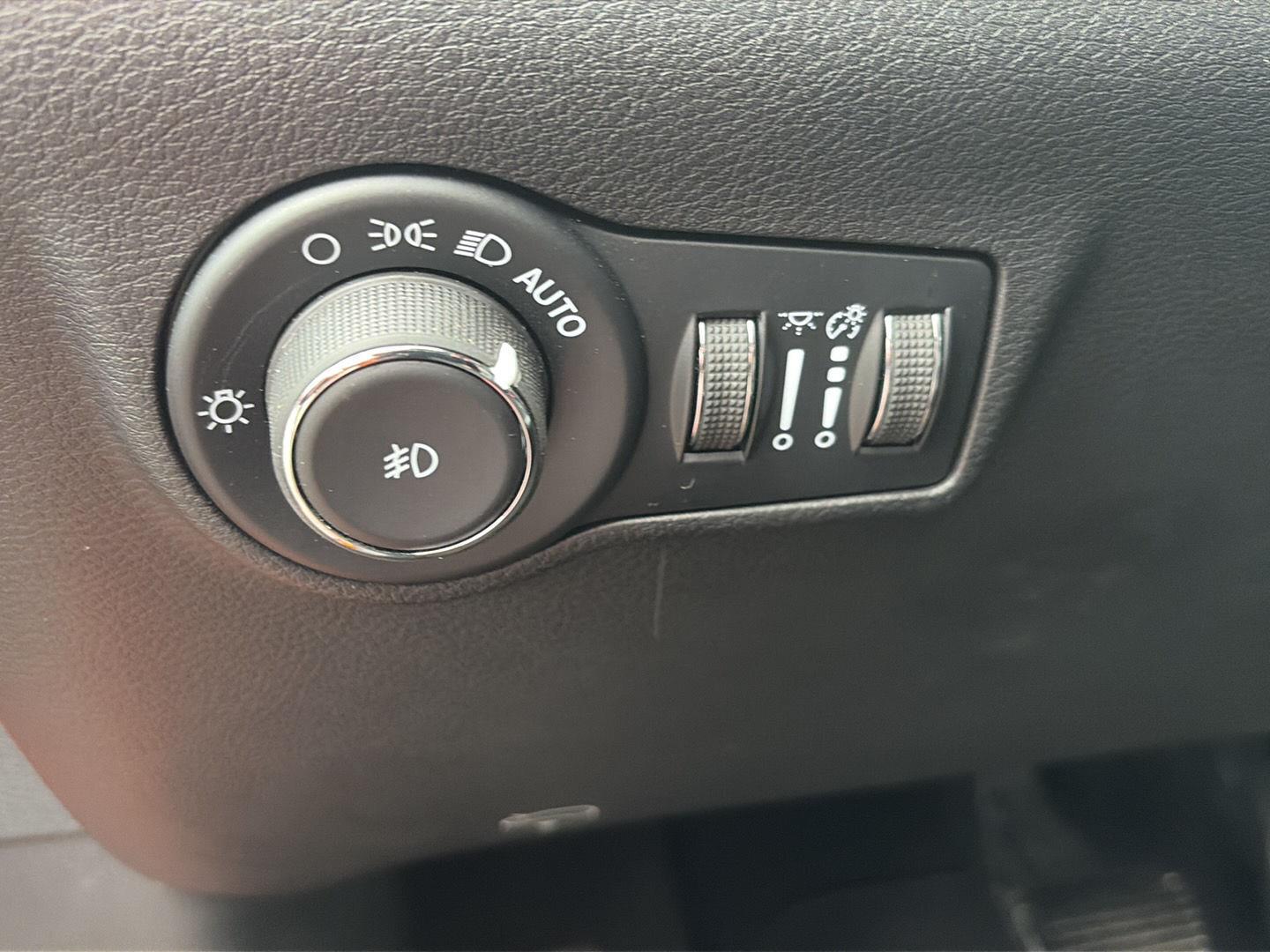Used 2026 Joose Jeep Limited Altitude image 9