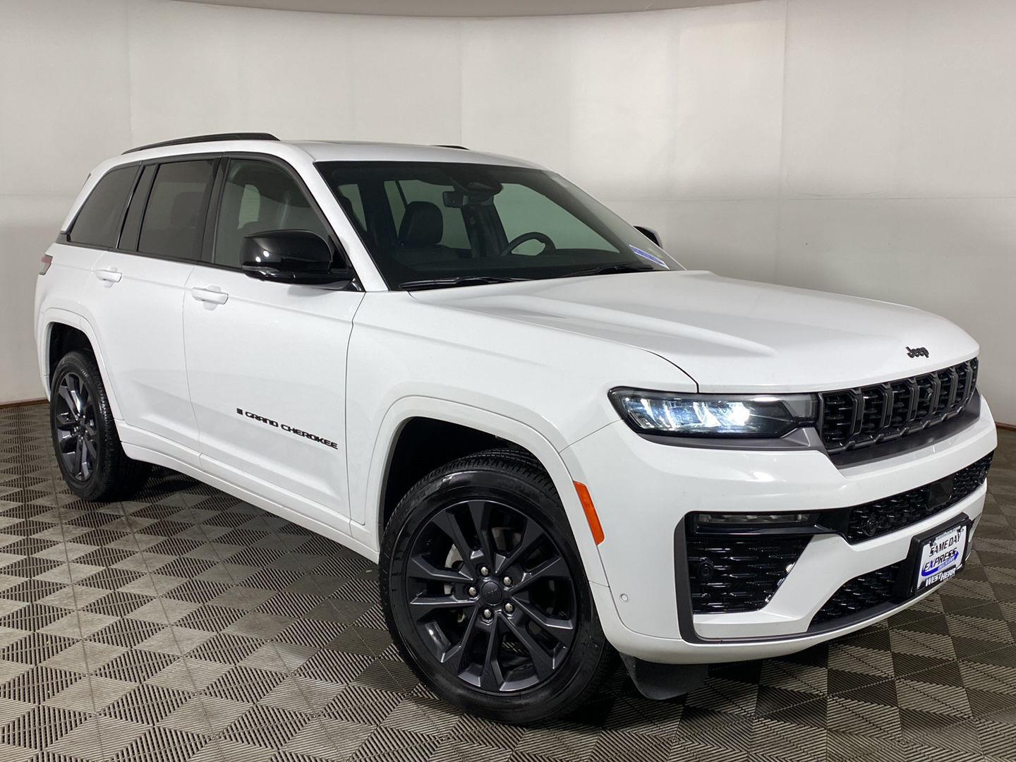 Bright White Clearcoat 2026 Jeep Grand Cherokee SUV / Crossover Four-Wheel Drive 8-Speed Automatic