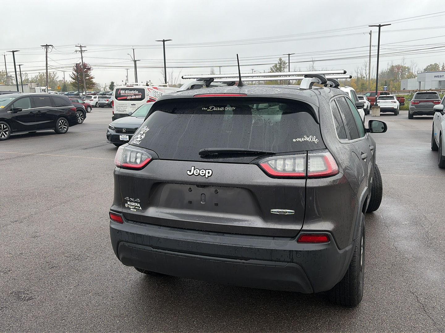 Used 2019 Granite Crystal Metallic Clearcoat Jeep Latitude Plus image 2