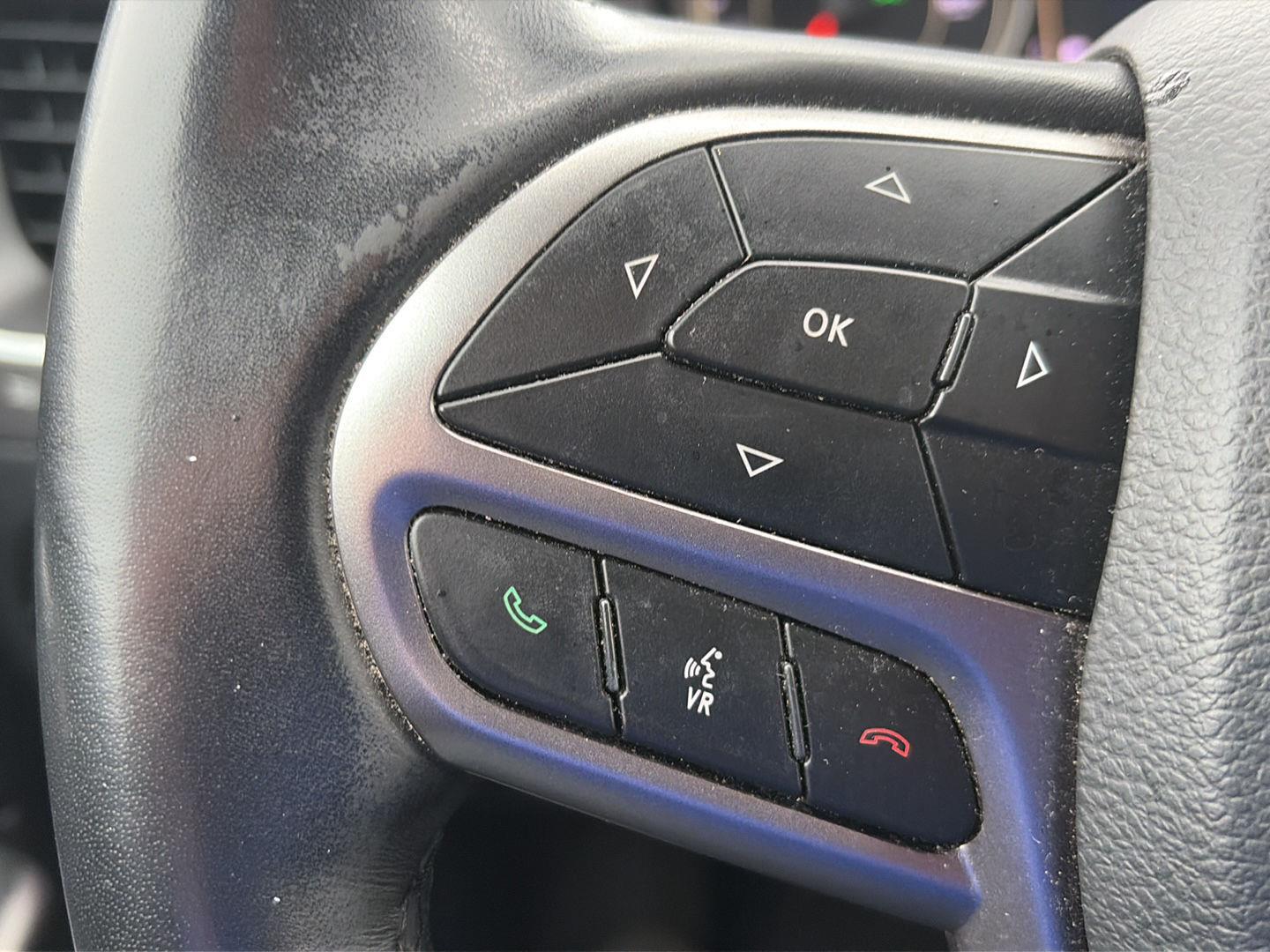 Used 2019 Granite Crystal Metallic Clearcoat Jeep Latitude Plus image 15