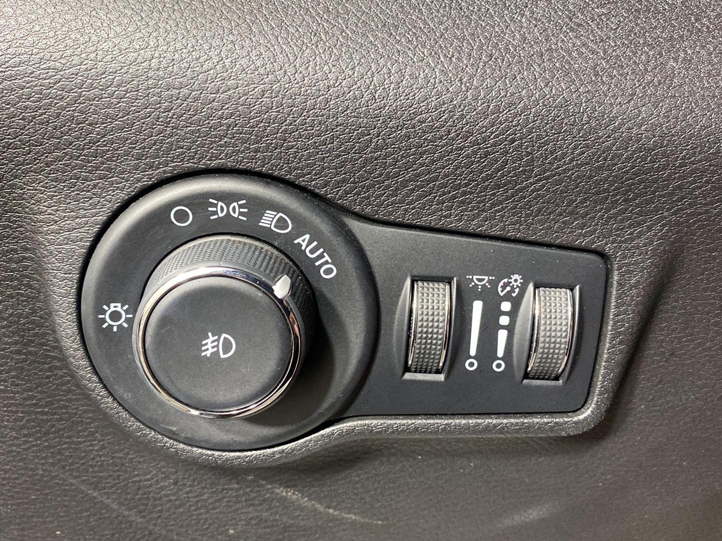 Certified Used 2022 Bright White Clearcoat Jeep Latitude image 20