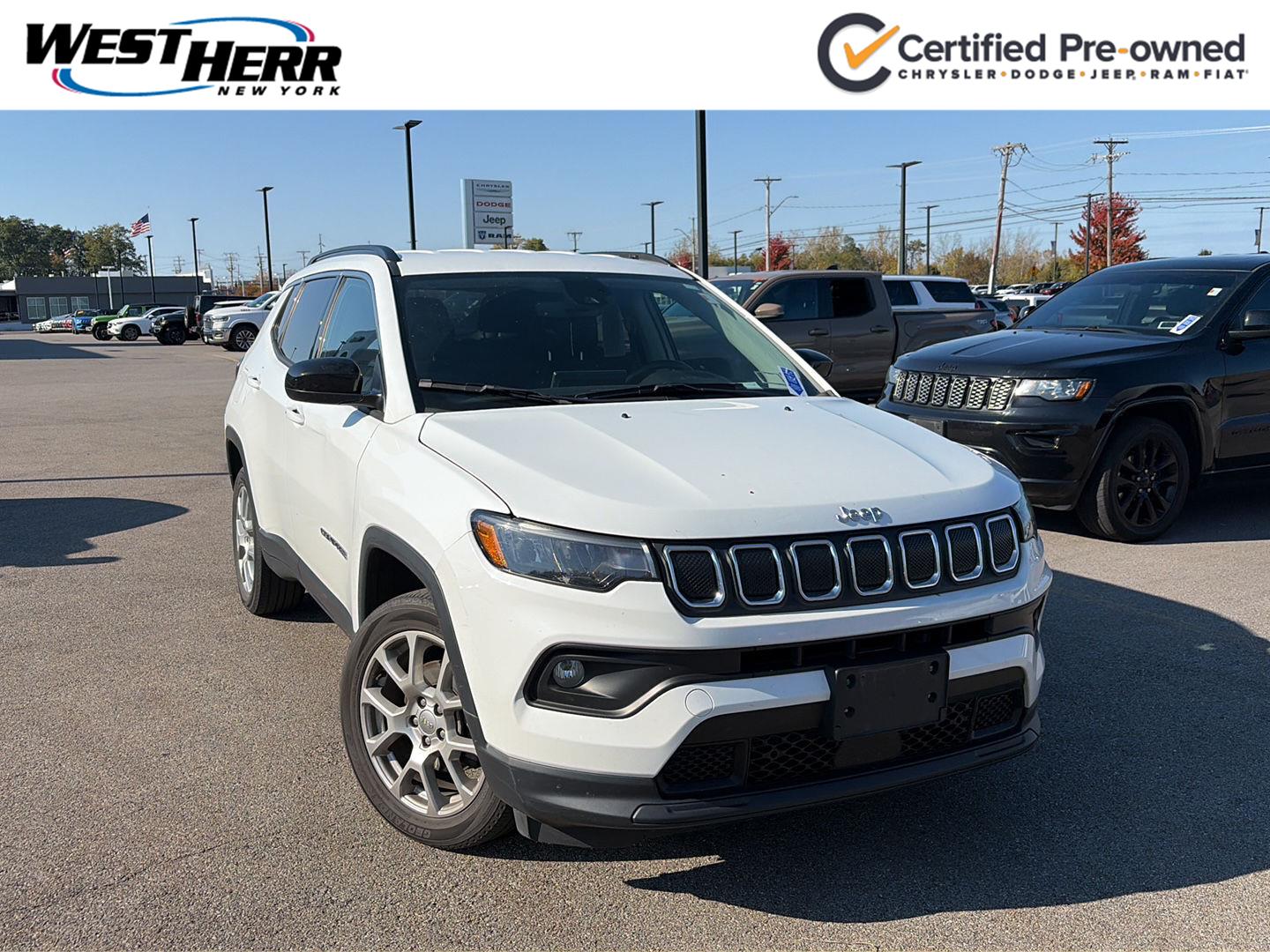 Bright White Clearcoat 2022 Jeep Compass SUV / Crossover Four-Wheel Drive 9-Speed Automatic