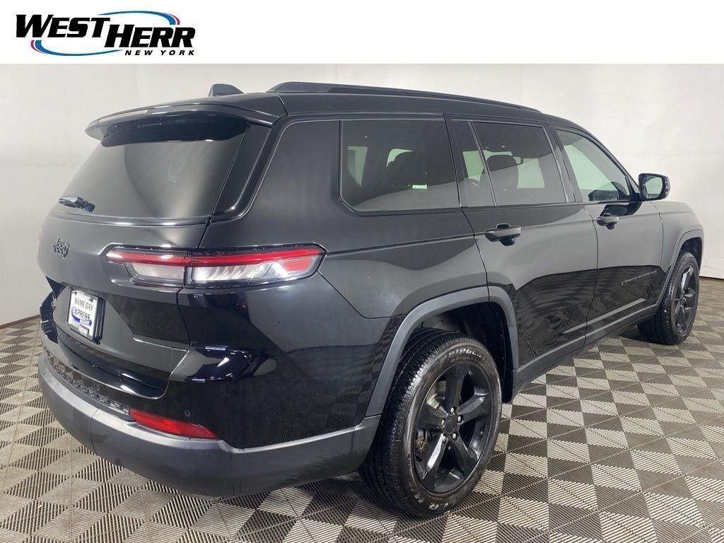 Used 2023 Diamond Black Crystal Pearlcoa Jeep Altitude image 24