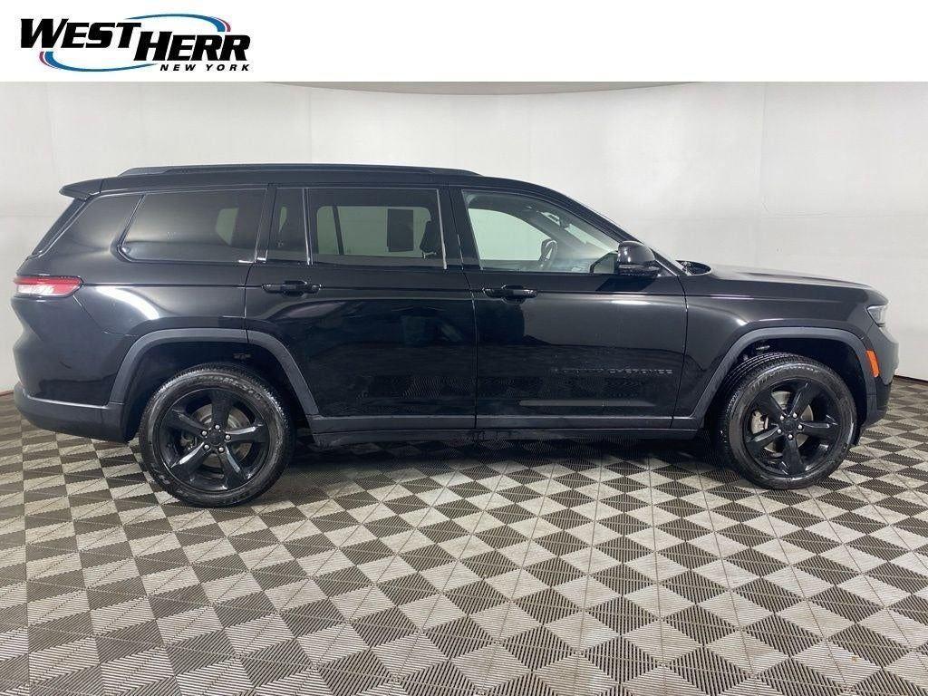 Used 2023 Diamond Black Crystal Pearlcoa Jeep Altitude image 25