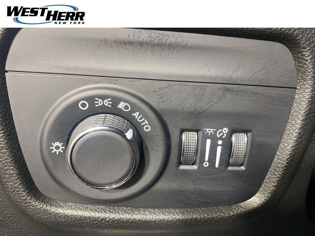 Used 2023 Diamond Black Crystal Pearlcoa Jeep Altitude image 44