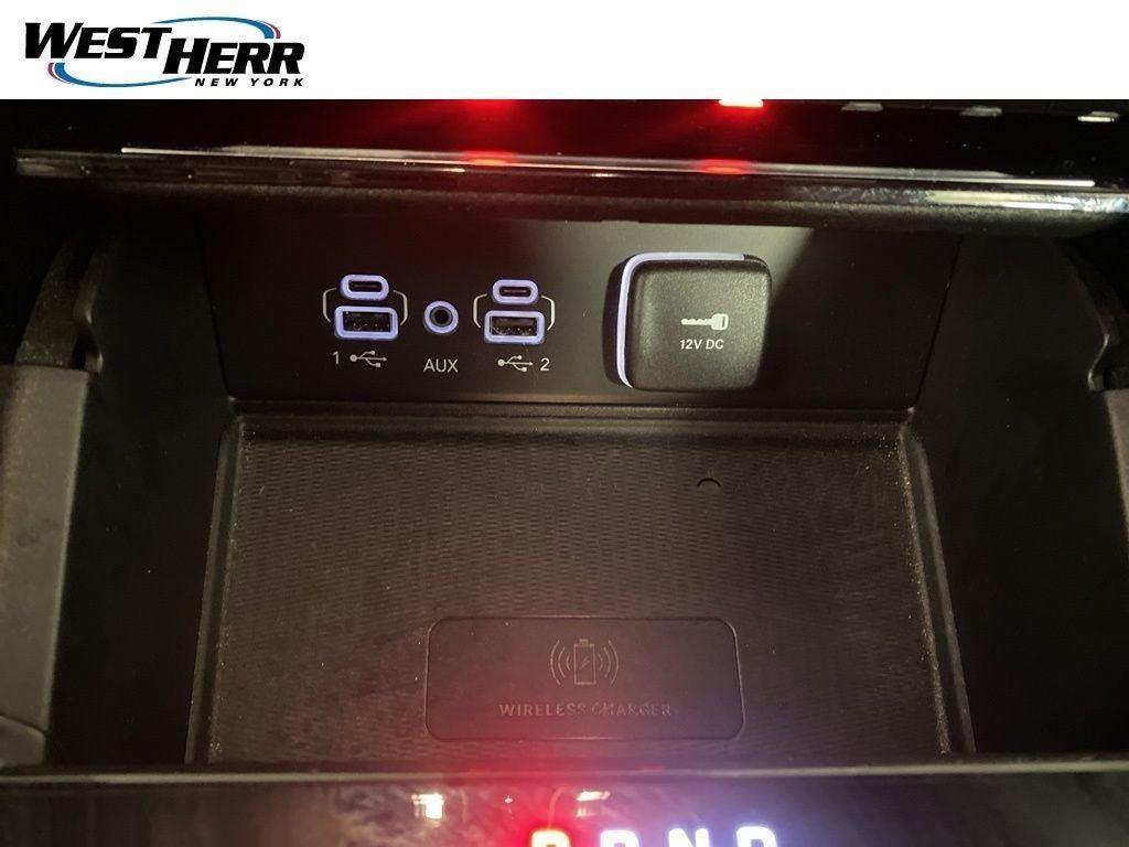 Used 2023 Diamond Black Crystal Pearlcoa Jeep Altitude image 6