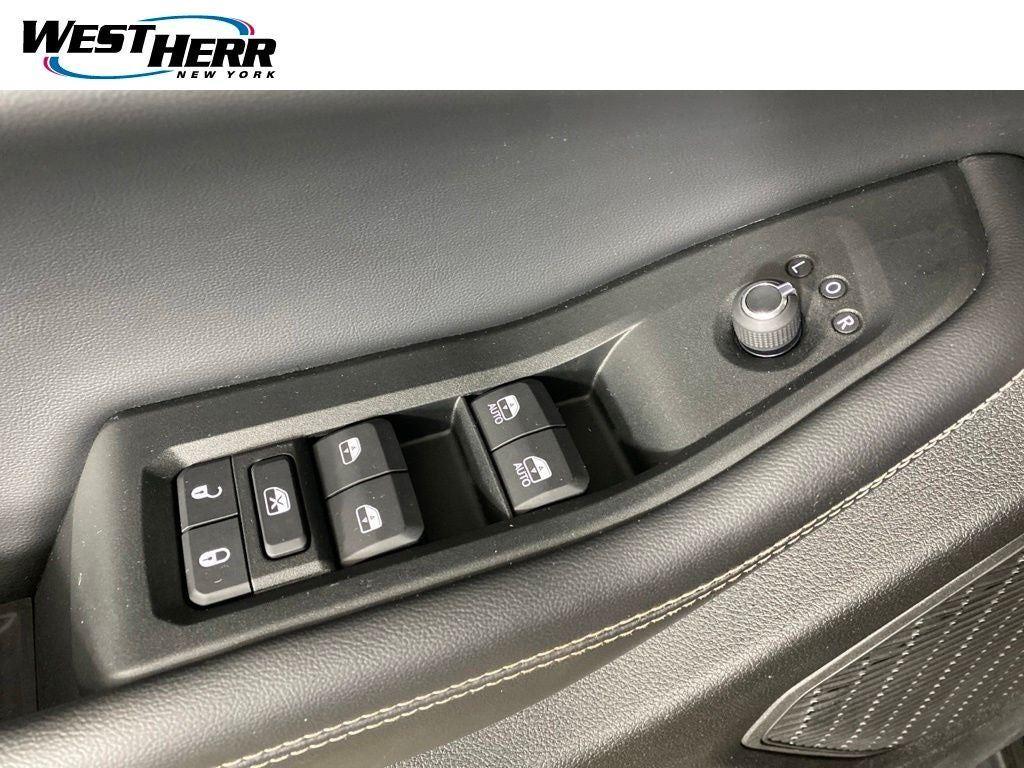 Certified Used 2024 Diamond Black Crystal Pearlcoa Jeep Laredo image 43