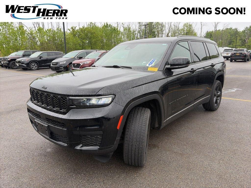 Certified Used 2023 Diamond Black Crystal Pearlcoa Jeep Altitude image 14