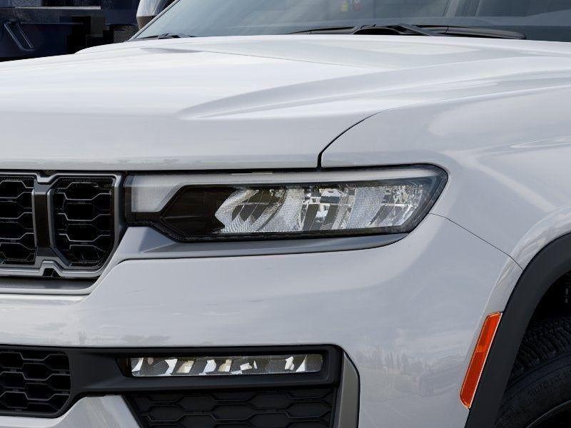 New 2026 Bright White Clear-Coat Exterior Paint Jeep GRAND CHEROKEE LIMITED 4X4 image 36