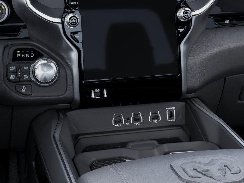 New 2026 Diamond Black Crystal Pearl-Coat Exterior Paint RAM RAM 1500 LARAMIE CREW CAB 4X4 image 50