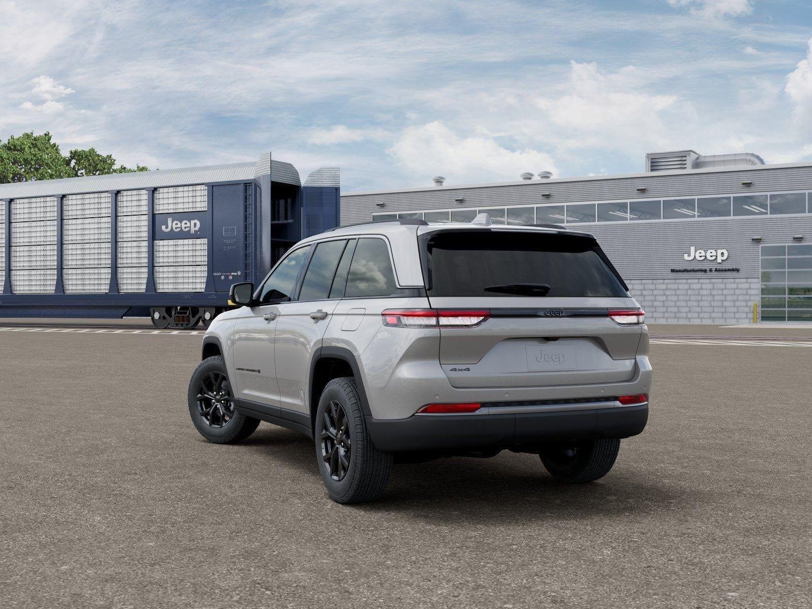 New 2026 Silver Zynith Exterior Paint Jeep GRAND CHEROKEE LAREDO ALTITUDE image 29
