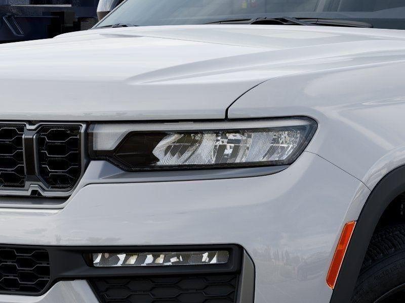 New 2026 Bright White Clear-Coat Exterior Paint Jeep GRAND CHEROKEE LIMITED 4X4 image 88