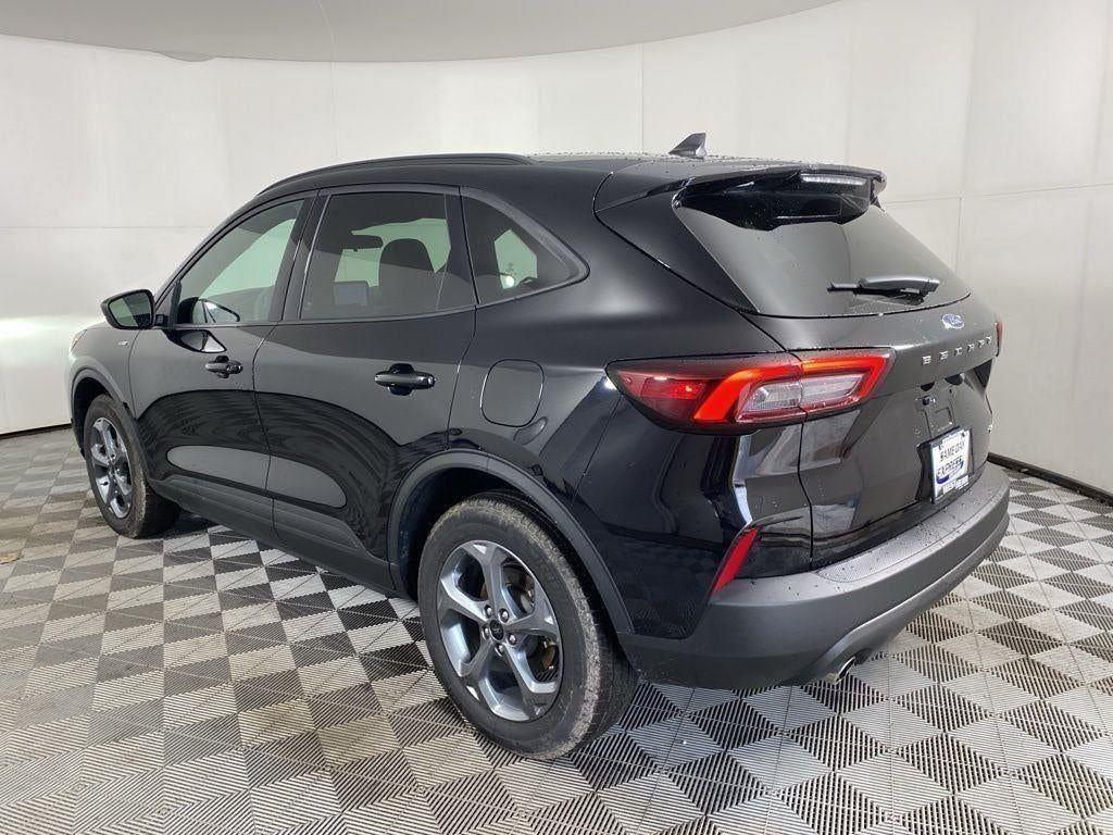 Used 2025 Agate Black Metallic Ford ST-Line image 7