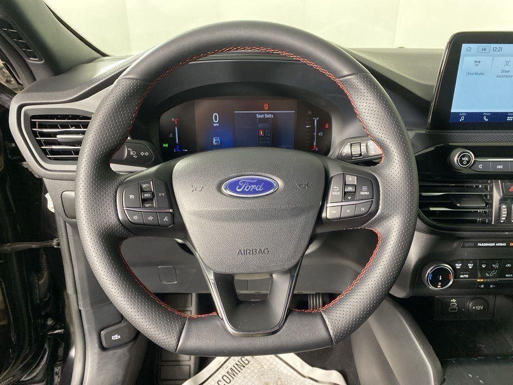 Used 2025 Agate Black Metallic Ford ST-Line image 16