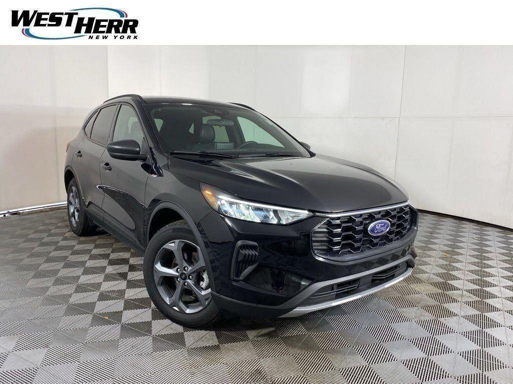 Used 2025 Agate Black Metallic Ford ST-Line image 24