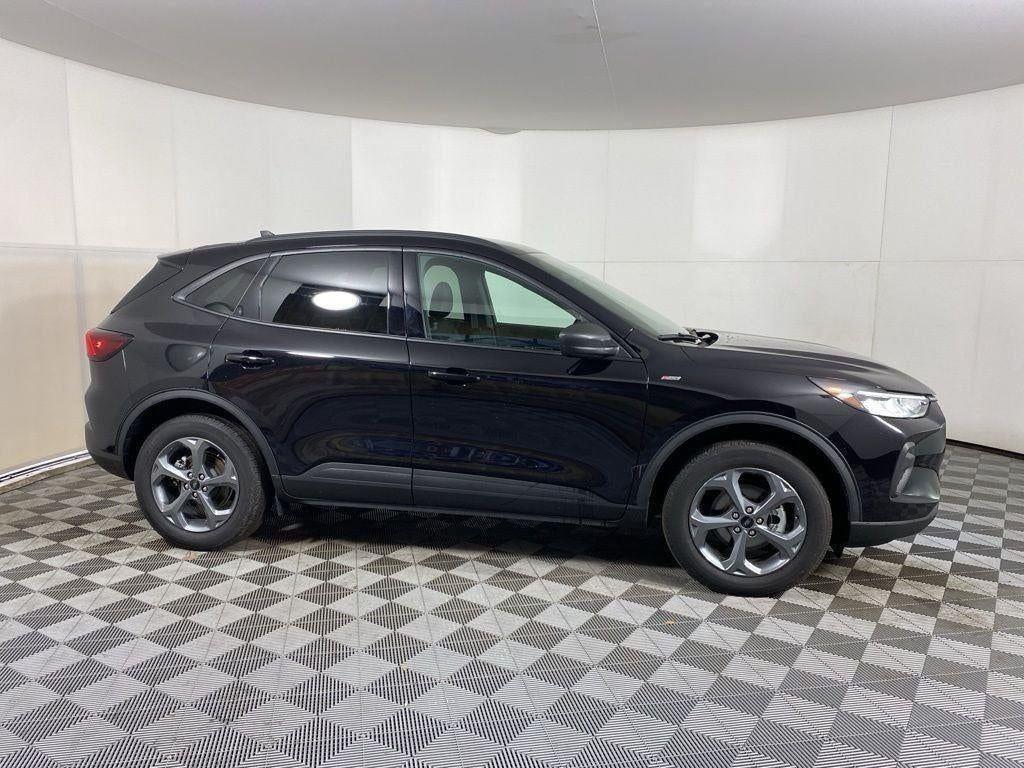 Used 2025 Agate Black Metallic Ford ST-Line image 25