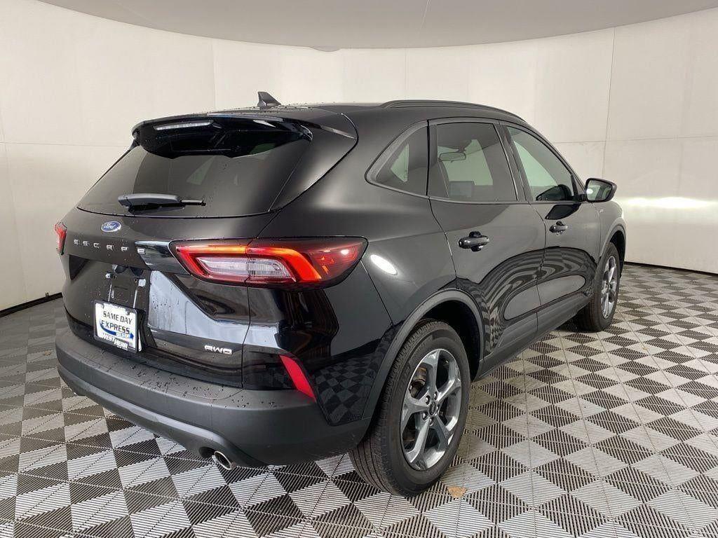 Used 2025 Agate Black Metallic Ford ST-Line image 26