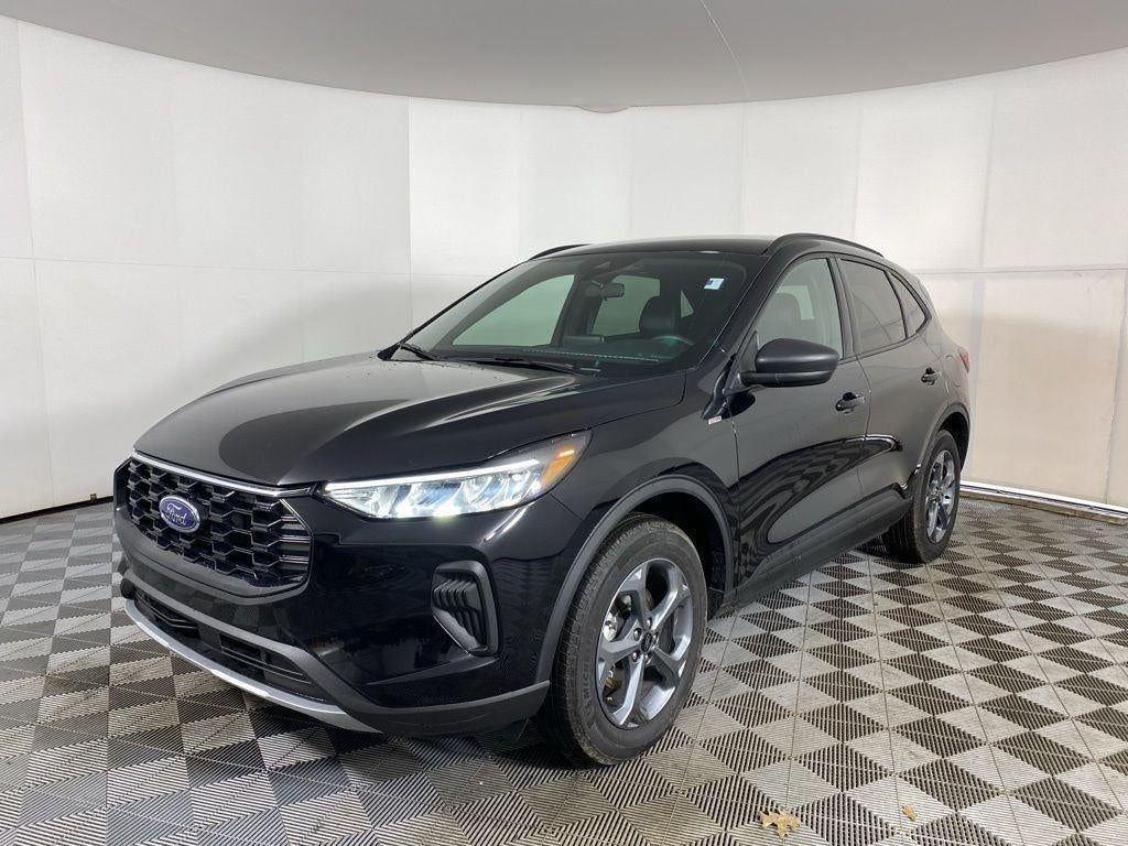 Used 2025 Agate Black Metallic Ford ST-Line image 28
