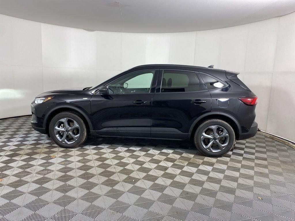 Used 2025 Agate Black Metallic Ford ST-Line image 29
