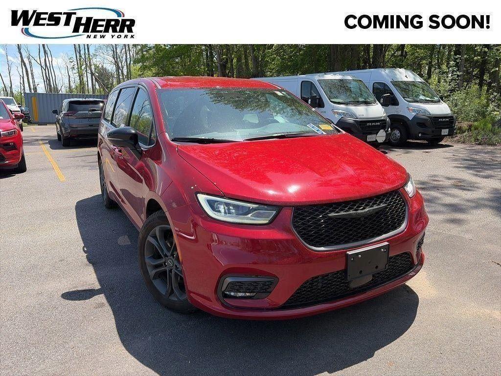 Used 2026 Red Hot Pearlcoat Chrysler Select image 29