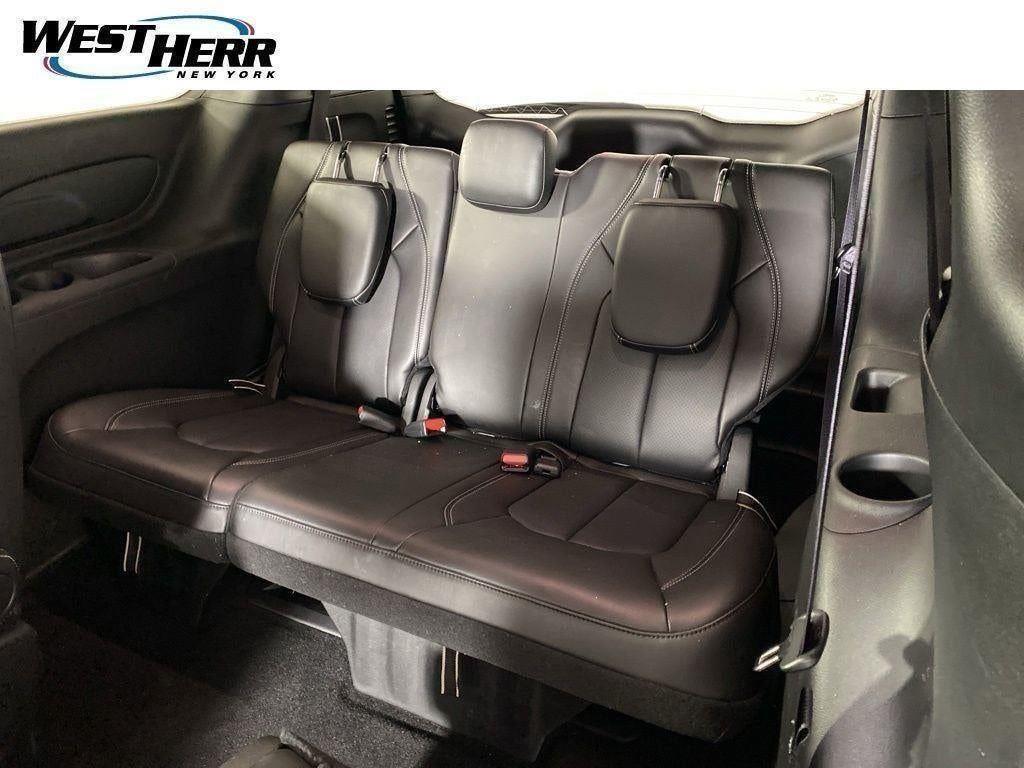 Used 2026 Red Hot Pearlcoat Chrysler Select image 17