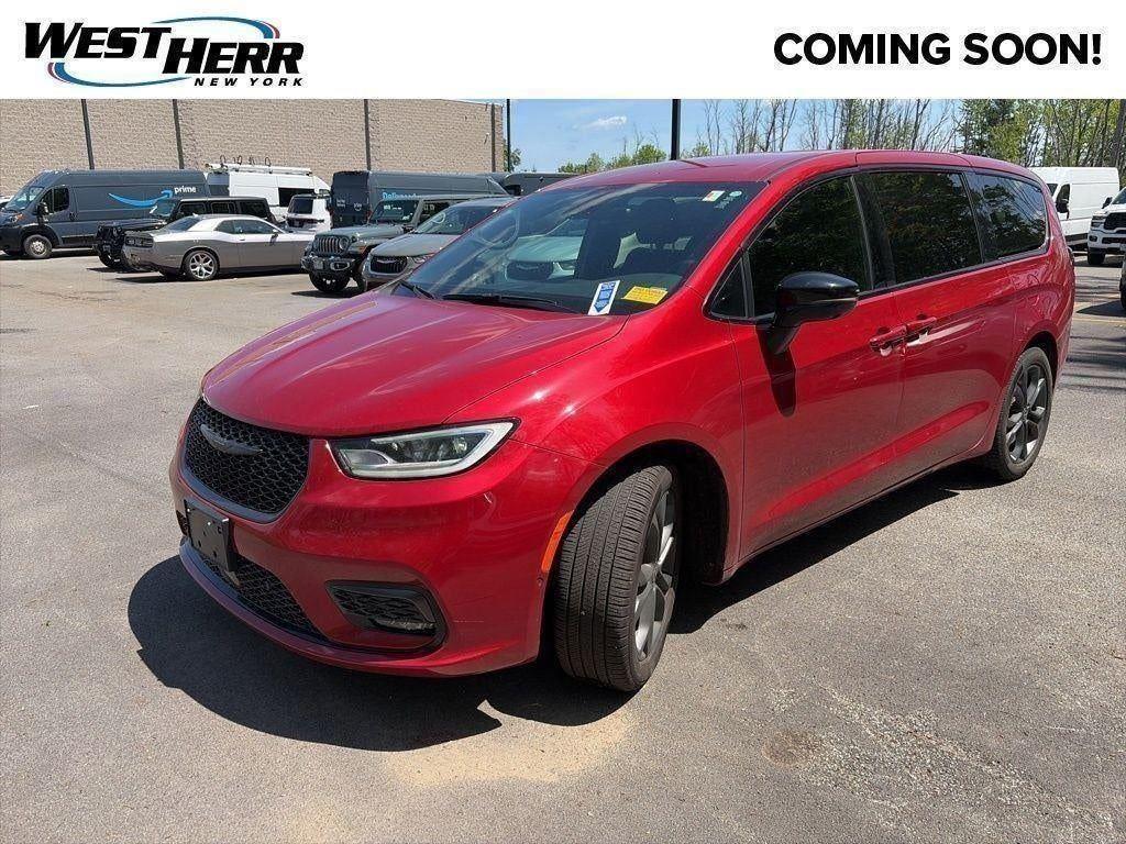 Used 2026 Red Hot Pearlcoat Chrysler Select image 32