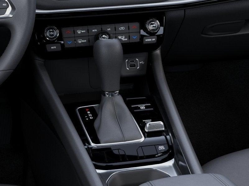 New 2026 Silver Zynith Metallic Clear-Coat Exterior Paint Jeep COMPASS LIMITED ALTITUDE 4X4 image 24