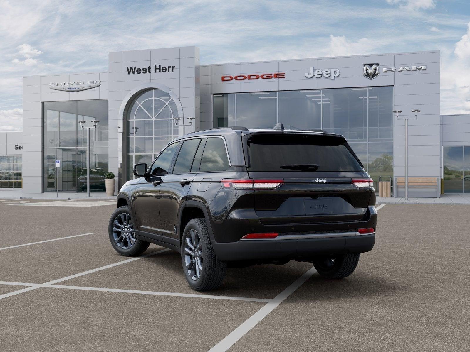 New 2026 Diamond Black Crystal Pearl-Coat Exterior Paint Jeep GRAND CHEROKEE 85TH ANNIVERSAR image 79