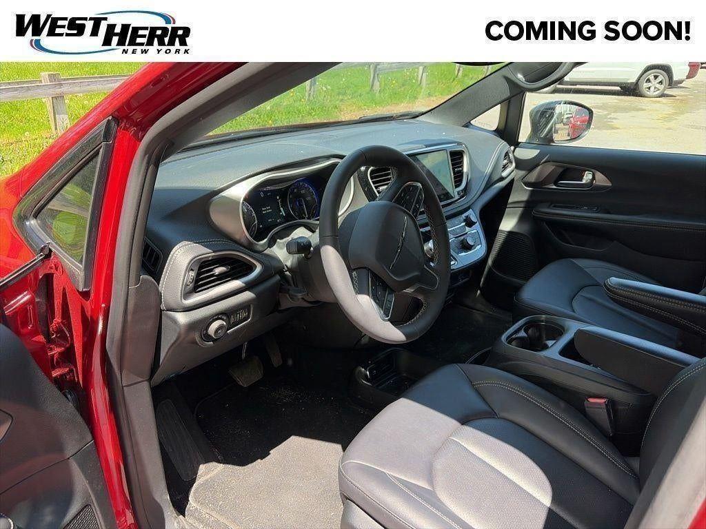Used 2026 Red Hot Pearlcoat Chrysler Select image 33