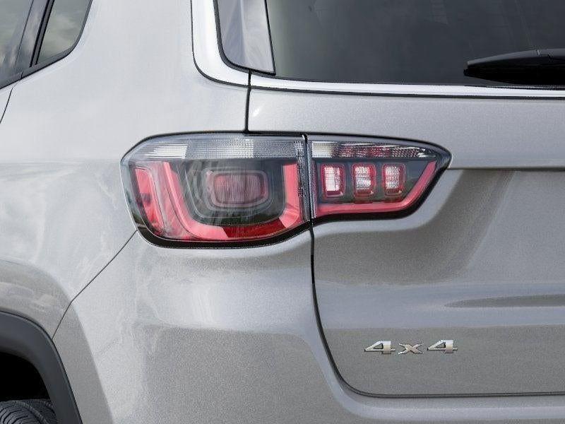 New 2026 Silver Zynith Metallic Clear-Coat Exterior Paint Jeep COMPASS LIMITED ALTITUDE 4X4 image 9