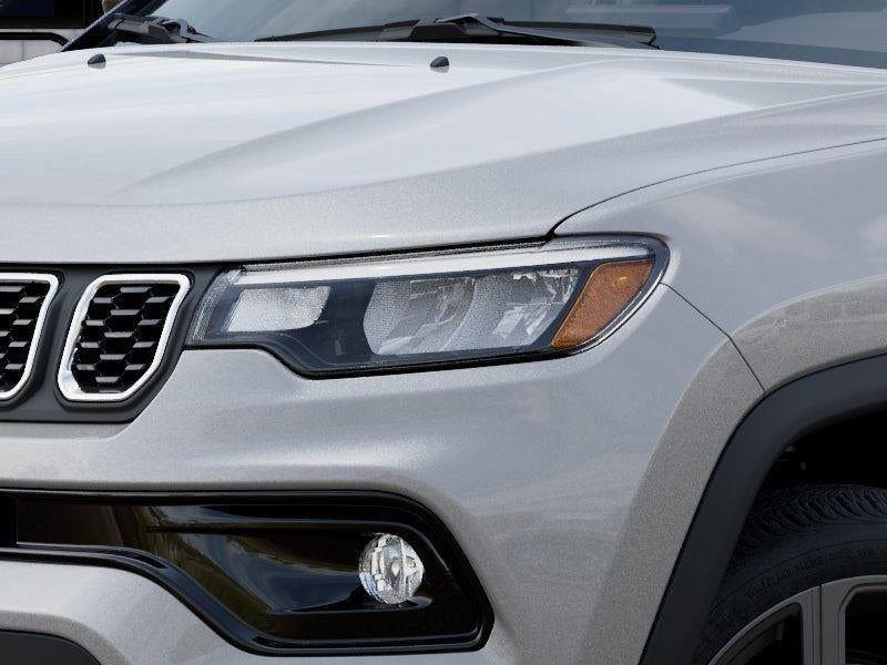 New 2026 Silver Zynith Metallic Clear-Coat Exterior Paint Jeep COMPASS LIMITED ALTITUDE 4X4 image 36