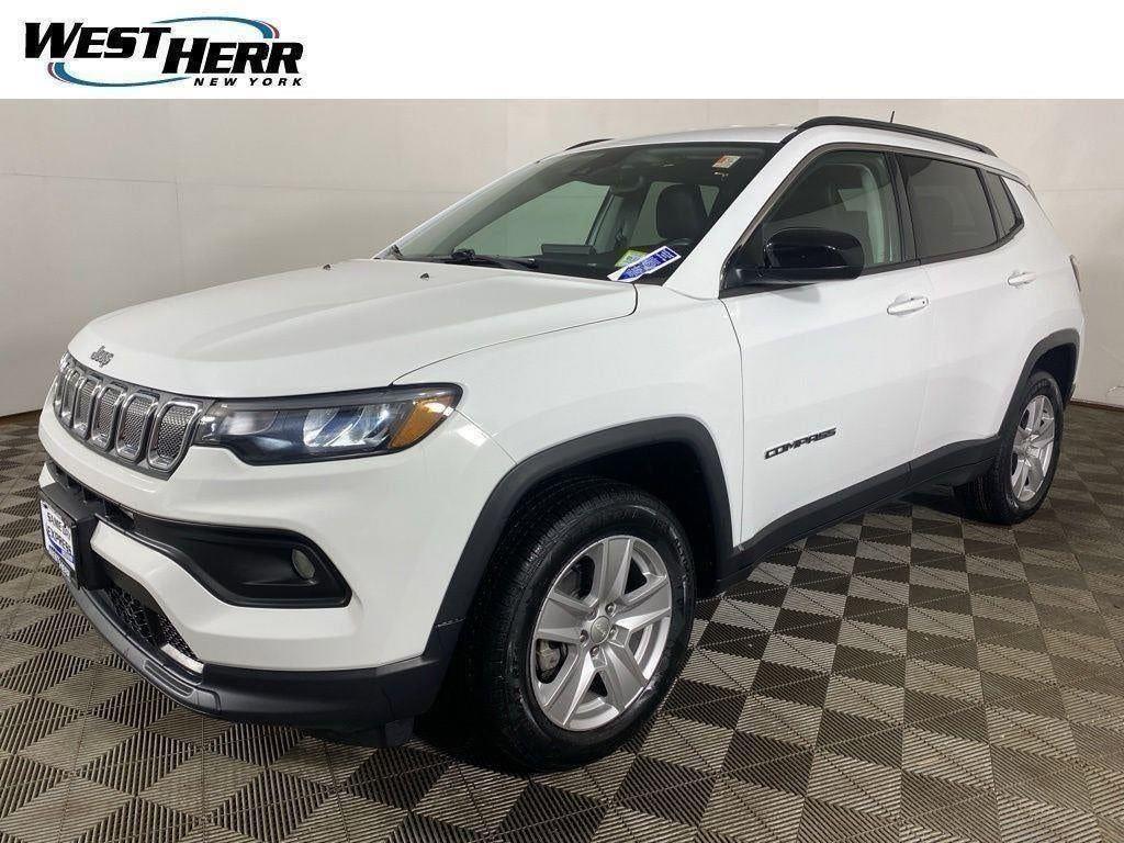Certified Used 2022 Bright White Clearcoat Jeep Latitude 4x4 image 23