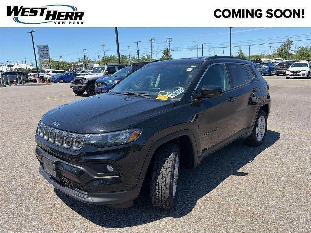 Certified Used 2022 Diamond Black Crystal Pearlcoa Jeep Latitude 4x4 image 14