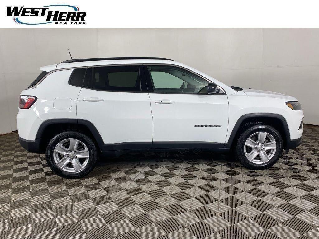 Certified Used 2022 Bright White Clearcoat Jeep Latitude 4x4 image 47