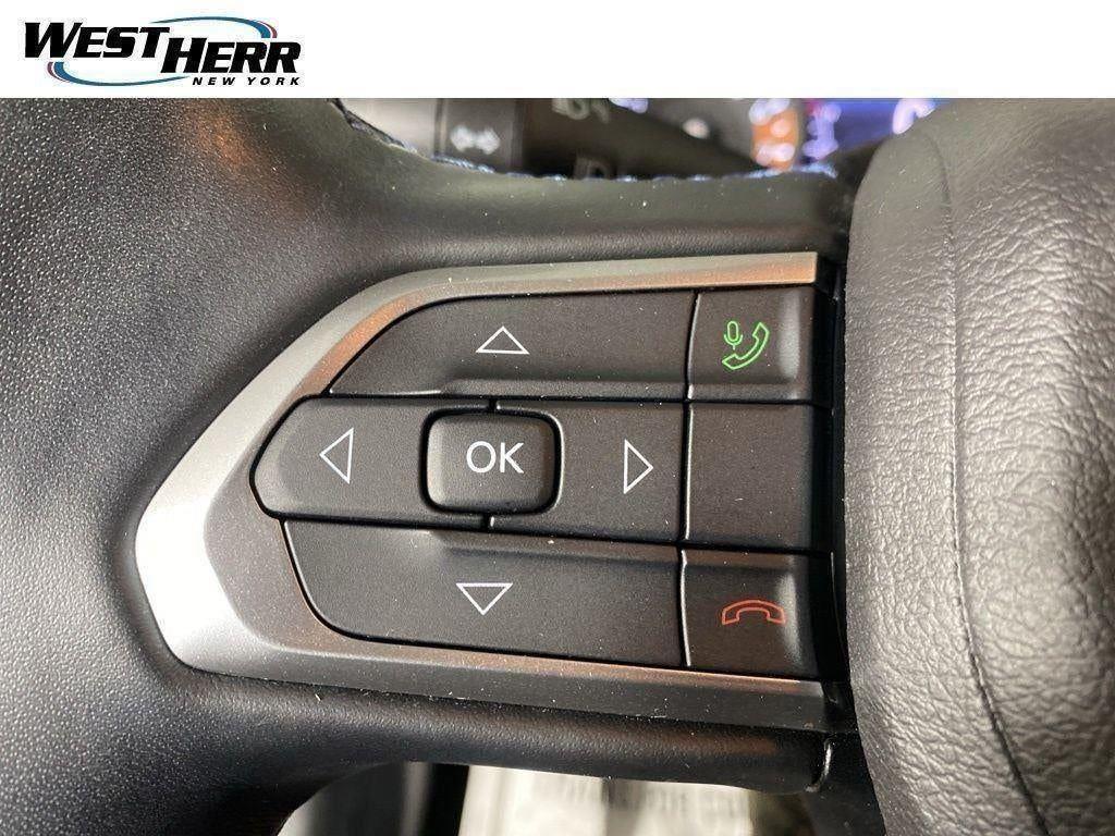 Certified Used 2022 Bright White Clearcoat Jeep Latitude 4x4 image 37