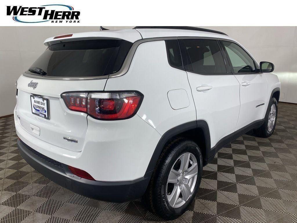 Certified Used 2022 Bright White Clearcoat Jeep Latitude 4x4 image 46