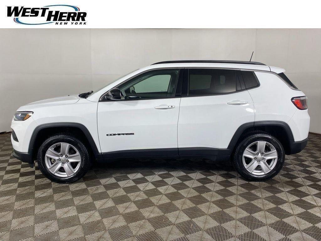Certified Used 2022 Bright White Clearcoat Jeep Latitude 4x4 image 51
