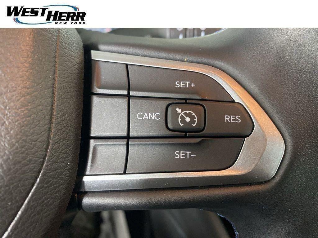 Certified Used 2022 Bright White Clearcoat Jeep Latitude 4x4 image 9