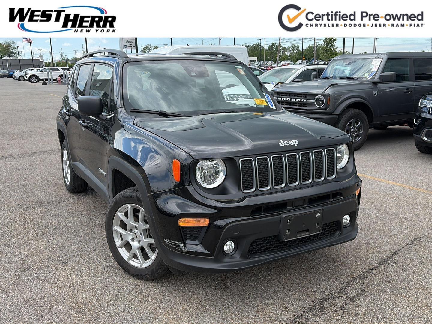 Certified Used 2022 Black Clearcoat Jeep Latitude 4x4 image 3