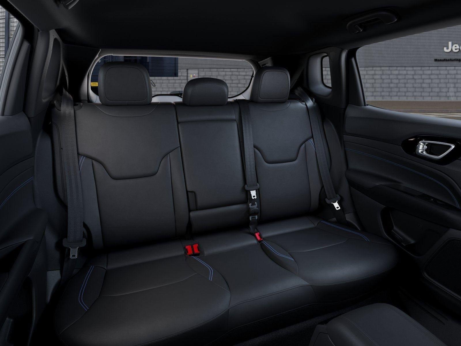 New 2026 Silver Zynith Metallic Clear-Coat Exterior Paint Jeep COMPASS LIMITED ALTITUDE 4X4 image 67