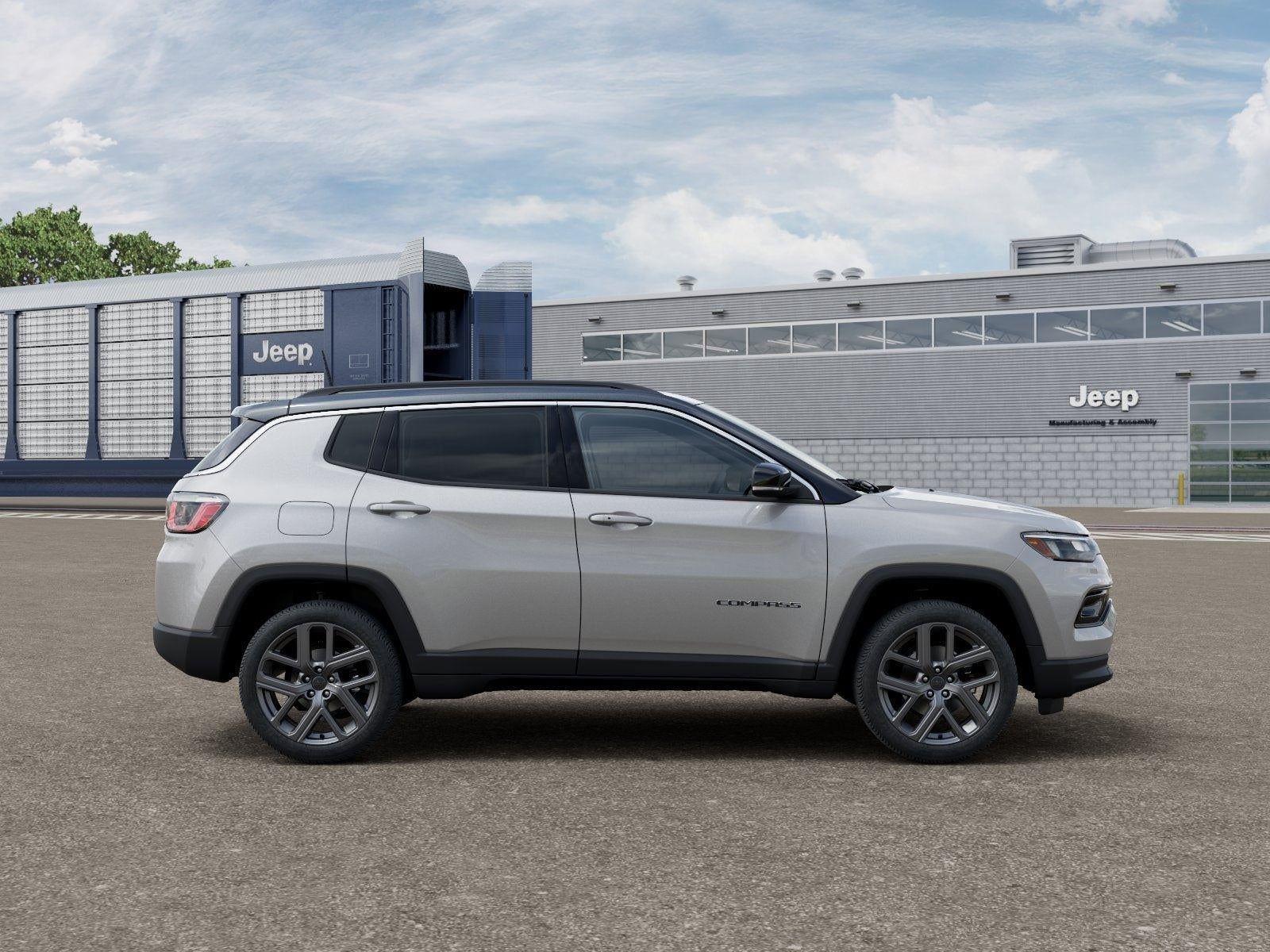 New 2026 Silver Zynith Metallic Clear-Coat Exterior Paint Jeep COMPASS LIMITED ALTITUDE 4X4 image 73