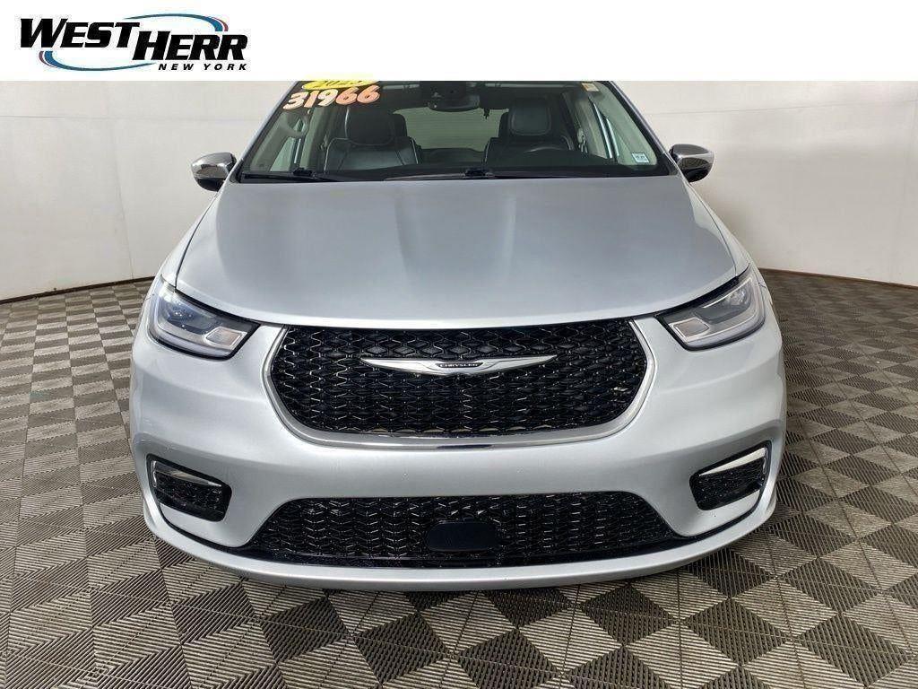 Certified Used 2023 Silver Mist Clearcoat Chrysler Limited image 24