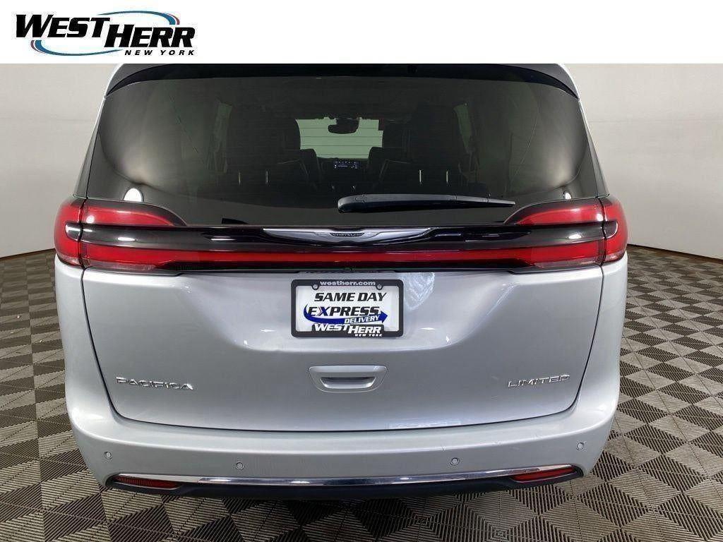 Certified Used 2023 Silver Mist Clearcoat Chrysler Limited image 20