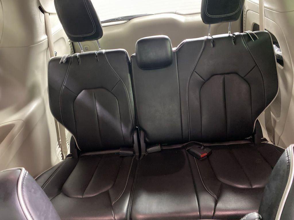 Used 2023 Ceramic Gray Clearcoat Chrysler Limited image 56