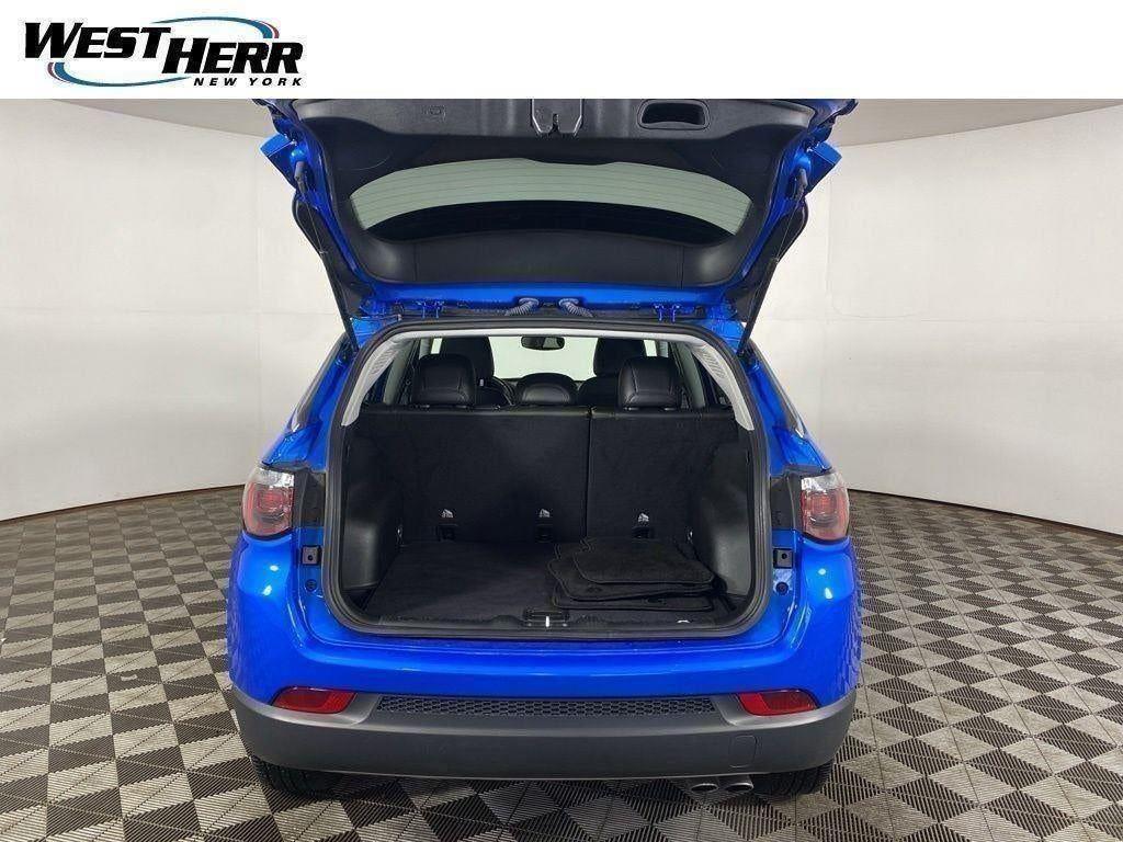 Certified Used 2022 Laser Blue Pearlcoat Jeep Limited 4x4 image 21