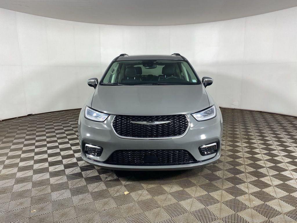 Used 2023 Ceramic Gray Clearcoat Chrysler Limited image 45