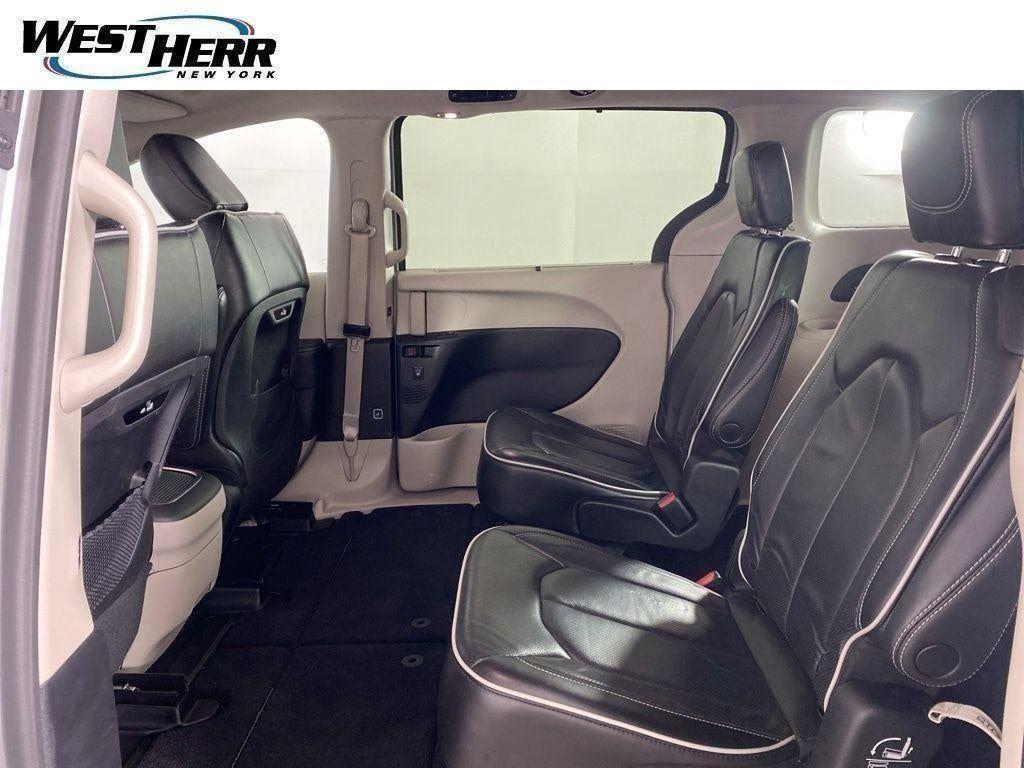 Certified Used 2023 Silver Mist Clearcoat Chrysler Limited image 43
