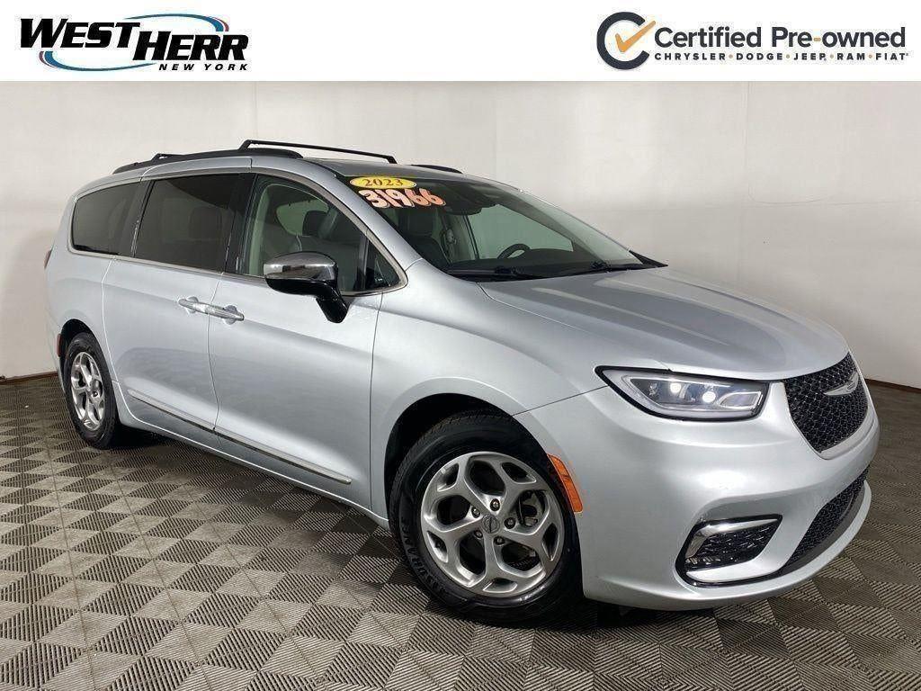 Certified Used 2023 Silver Mist Clearcoat Chrysler Limited image 28